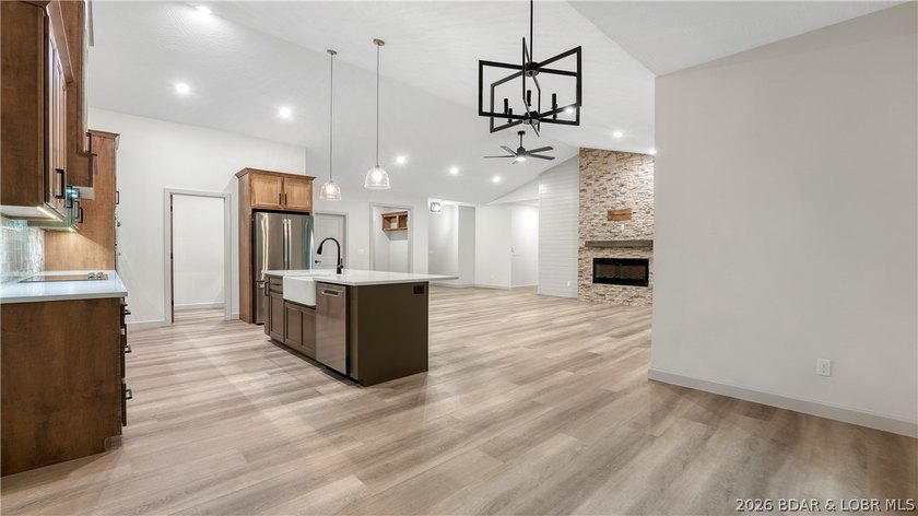This newly constructed home showcases exceptional craftsmanship - photo 12