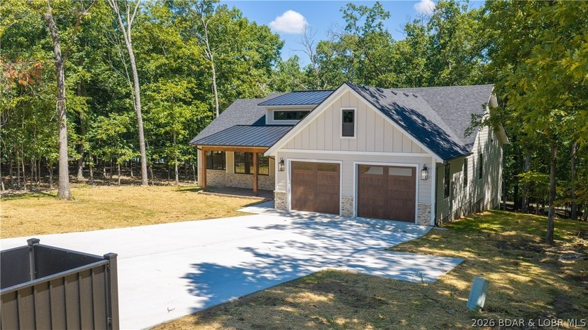 This newly constructed home showcases exceptional craftsmanship - photo 33