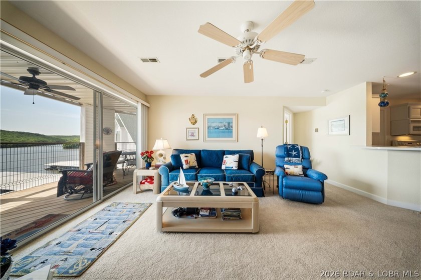 Experience the ultimate lake lifestyle in this stunning 3-br - photo 5