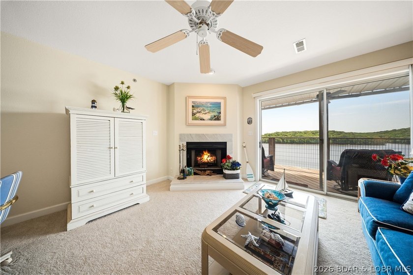 Experience the ultimate lake lifestyle in this stunning 3-br - photo 6