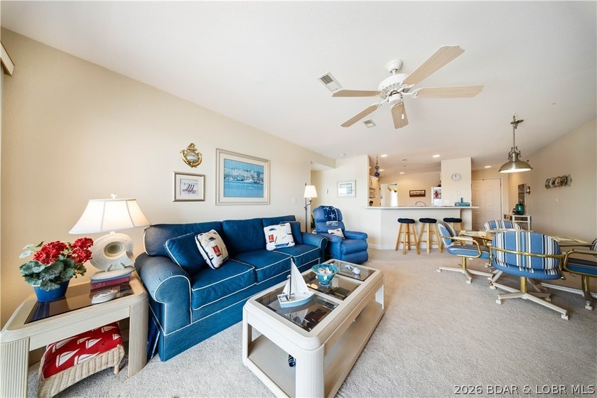 Experience the ultimate lake lifestyle in this stunning 3-br - photo 7