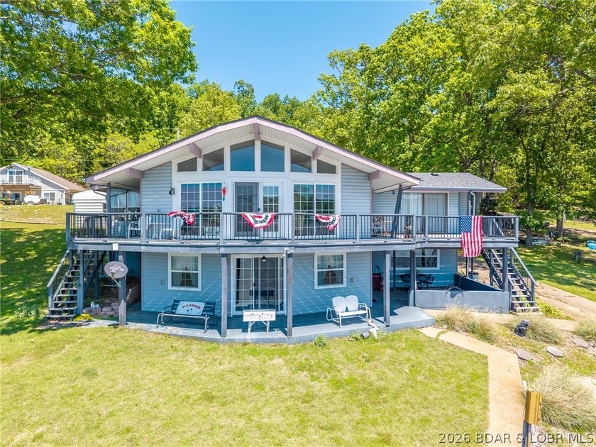 Nice, well maintained lake front home with fantastic main - photo 2