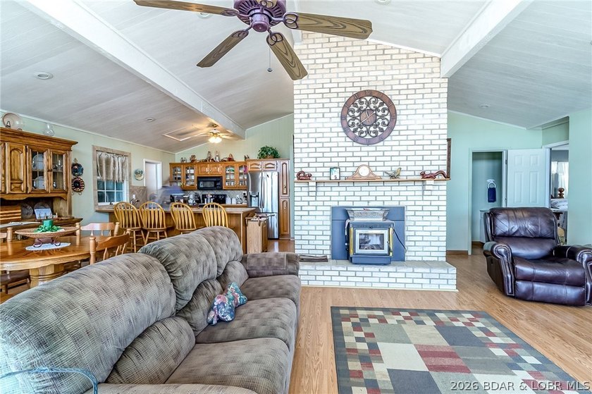 Nice, well maintained lake front home with fantastic main - photo 7