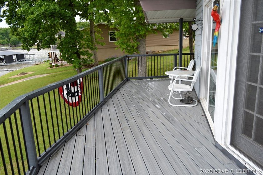 Nice, well maintained lake front home with fantastic main - photo 9