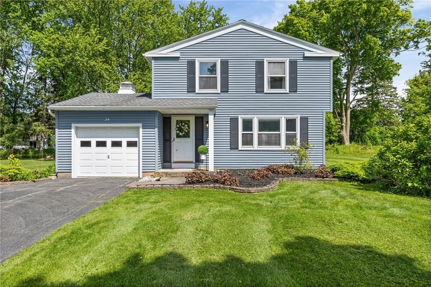 Welcome to 24 Sunbridge Drive! Lovingly maintained by its - photo 2