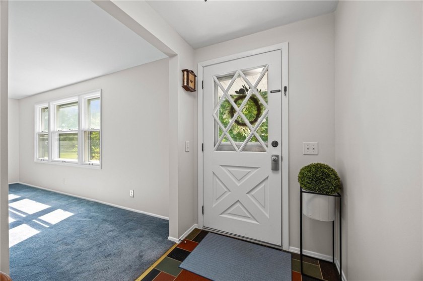 Welcome to 24 Sunbridge Drive! Lovingly maintained by its - photo 6