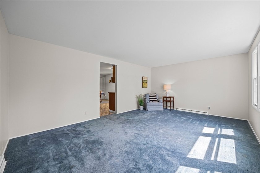 Welcome to 24 Sunbridge Drive! Lovingly maintained by its - photo 8
