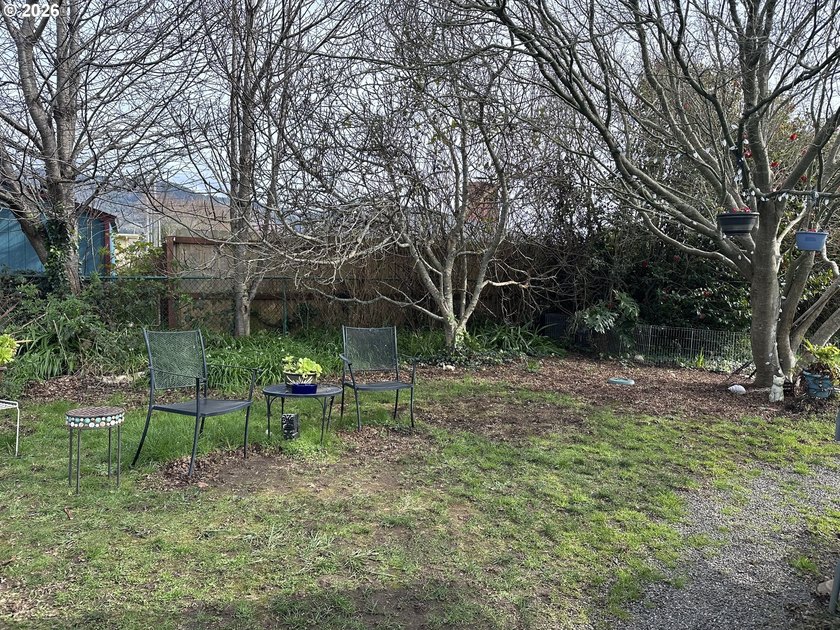 Great opportunity to purchase a duplex on a large lot with - photo 3