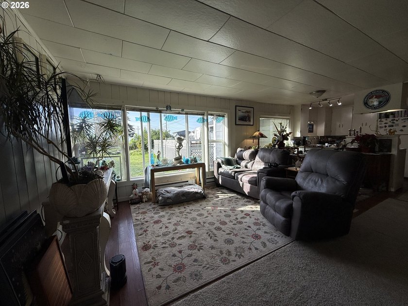 Great opportunity to purchase a duplex on a large lot with - photo 7