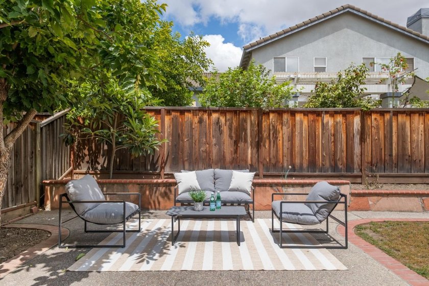 *Vaulted ceilings, a desirable first-floor bedroom and full bath - photo 12