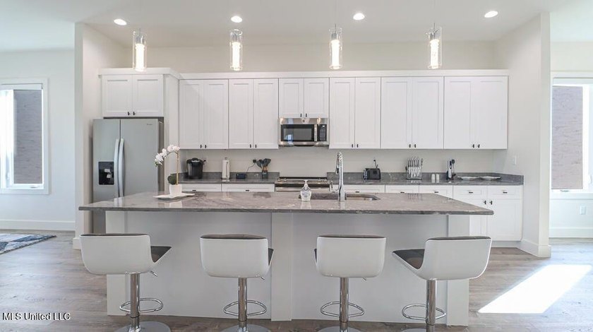 Being sold fully furnished!! Effortless Beachside Living in - photo 12