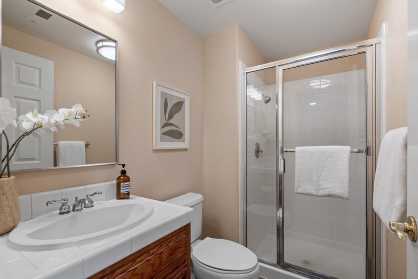 *Vaulted ceilings, a desirable first-floor bedroom and full bath - photo 14