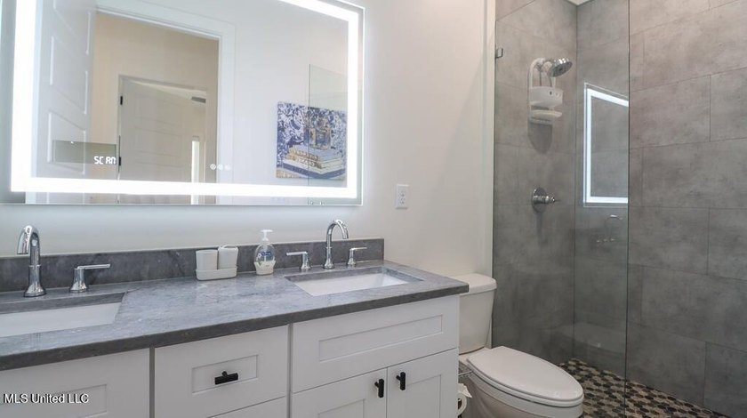 Being sold fully furnished!! Effortless Beachside Living in - photo 26