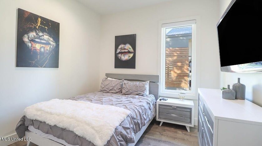 Being sold fully furnished!! Effortless Beachside Living in - photo 27