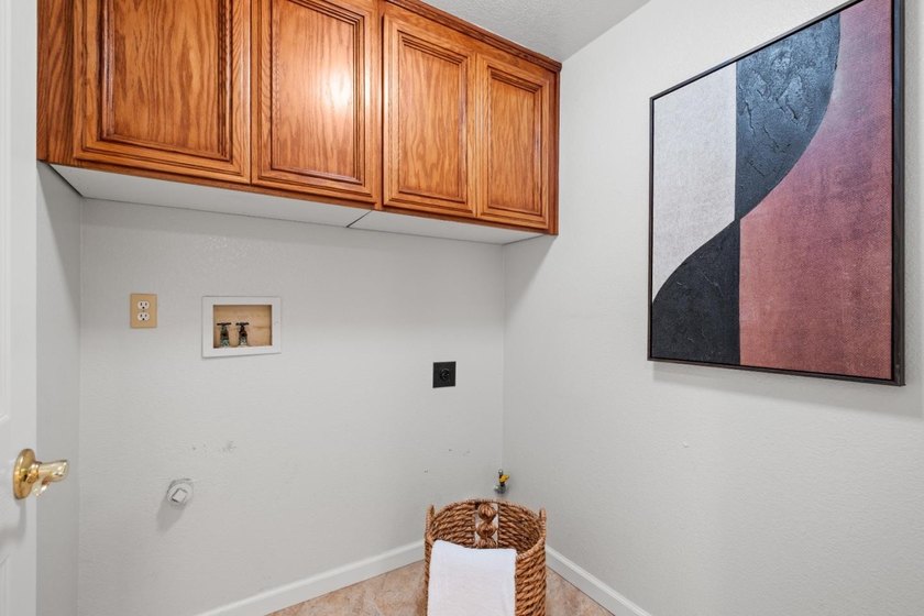 *Vaulted ceilings, a desirable first-floor bedroom and full bath - photo 38