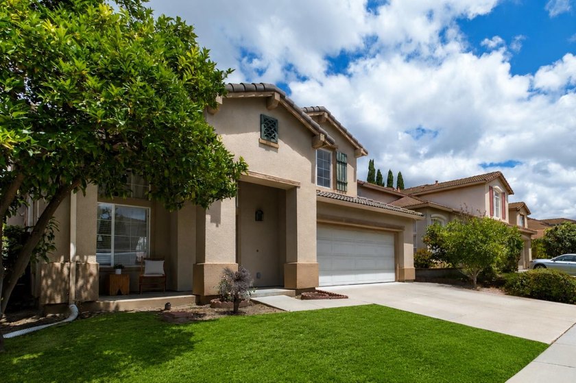 *Vaulted ceilings, a desirable first-floor bedroom and full bath - photo 48