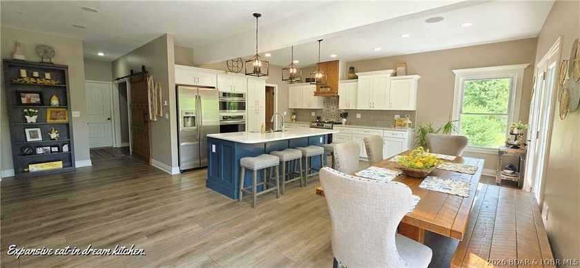 YOUR DREAM HOME IS ON THE MARKET! Stunning 4 bdrm 3 bath home - photo 7