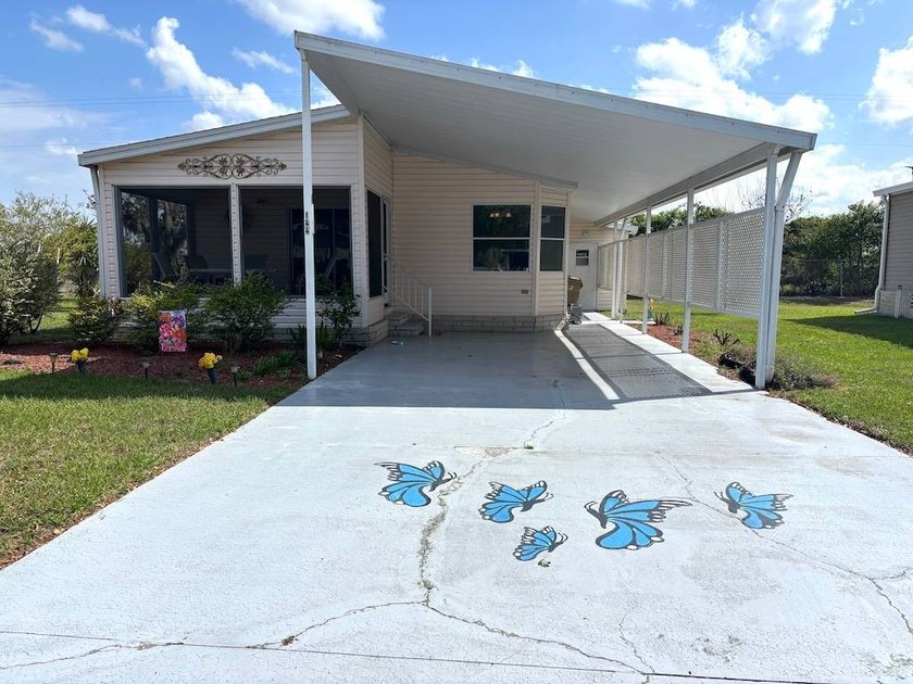 THIS IS ONE YOU DON'T WANT TO MISS!! BEAUTIFULLY UPDATED HOME - photo 6
