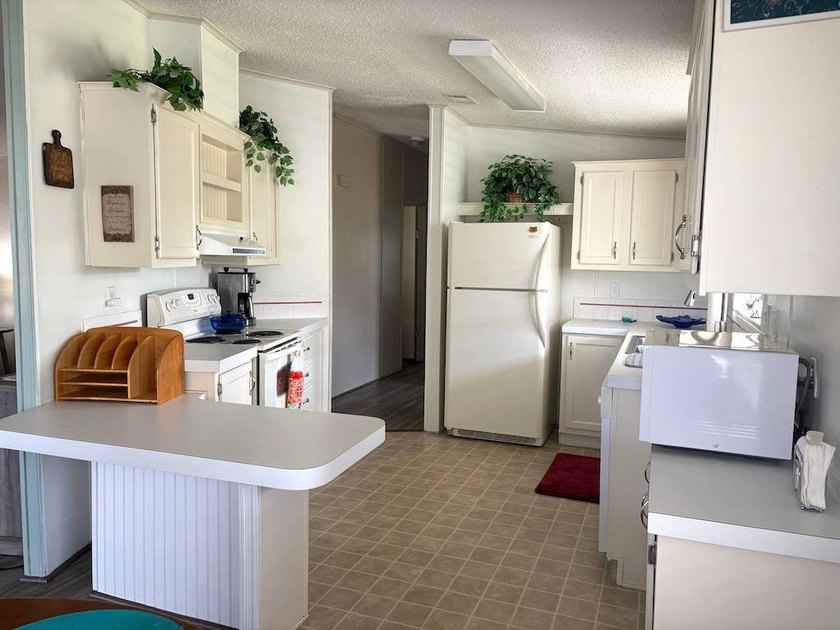 THIS IS ONE YOU DON'T WANT TO MISS!! BEAUTIFULLY UPDATED HOME - photo 8