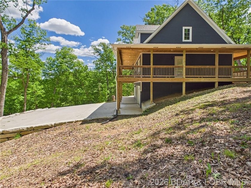 MOTIVATED SELLER!! This brand-new custom home sits on 3.05 - photo 6