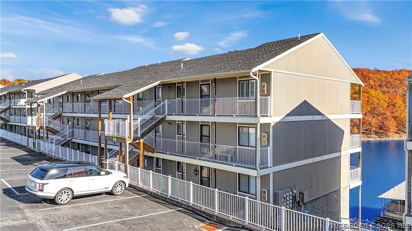 MOTIVATED SELLER - All 2026 Assessments Paid! Fully updated - photo 3