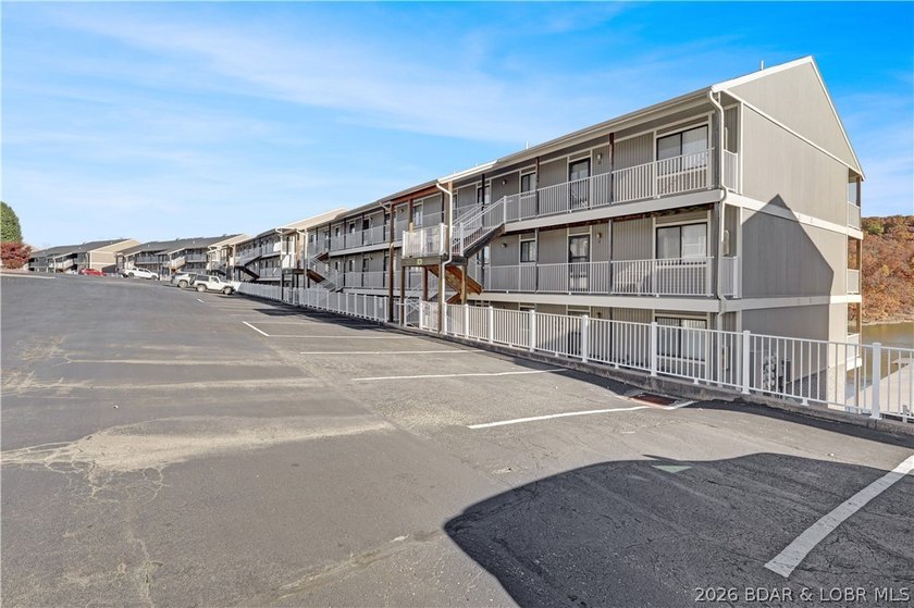 MOTIVATED SELLER - All 2026 Assessments Paid! Fully updated - photo 4