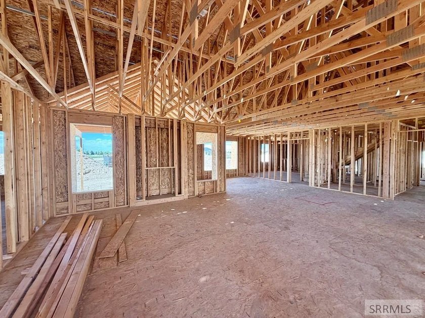 Beautiful spacious custom one-level home featuring 2,580 sq ft - photo 5