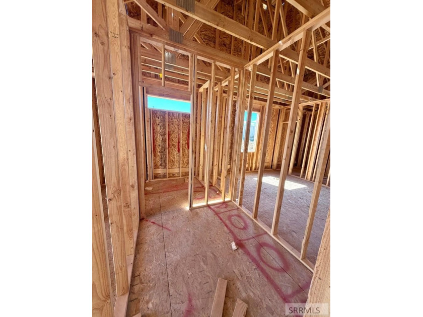 Beautiful spacious custom one-level home featuring 2,580 sq ft - photo 9