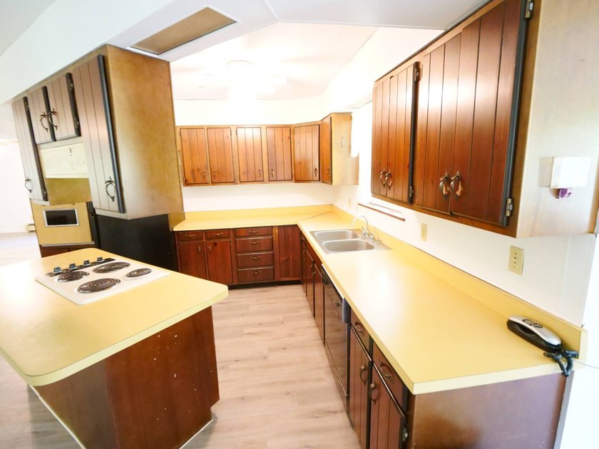 Quality home on acreage. This brick home sits on a fantastic - photo 2