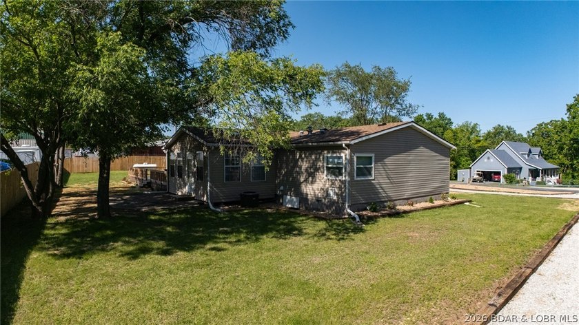 Welcome home to this beautifully remodeled 3-bed, 2-bath home in - photo 6