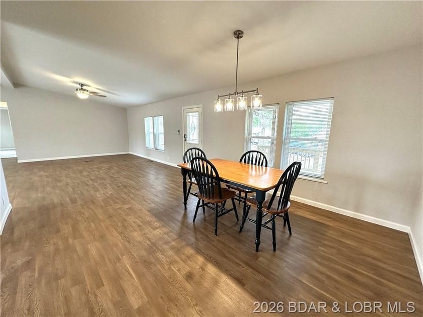 Welcome home to this beautifully remodeled 3-bed, 2-bath home in - photo 8