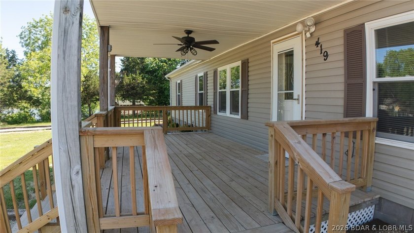 Welcome home to this beautifully remodeled 3-bed, 2-bath home in - photo 9