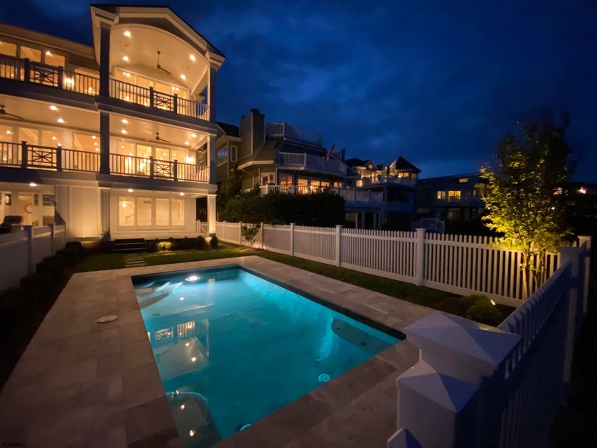 The Most Prestigious Home Built on the Goldcoast. This Exquisite - photo 4