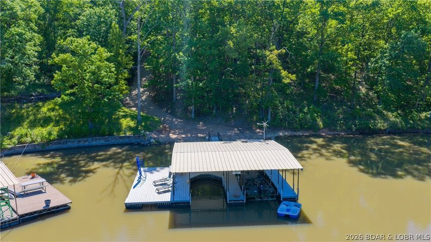 Rare opportunity to own a highly versatile and private 5.5 acre - photo 5