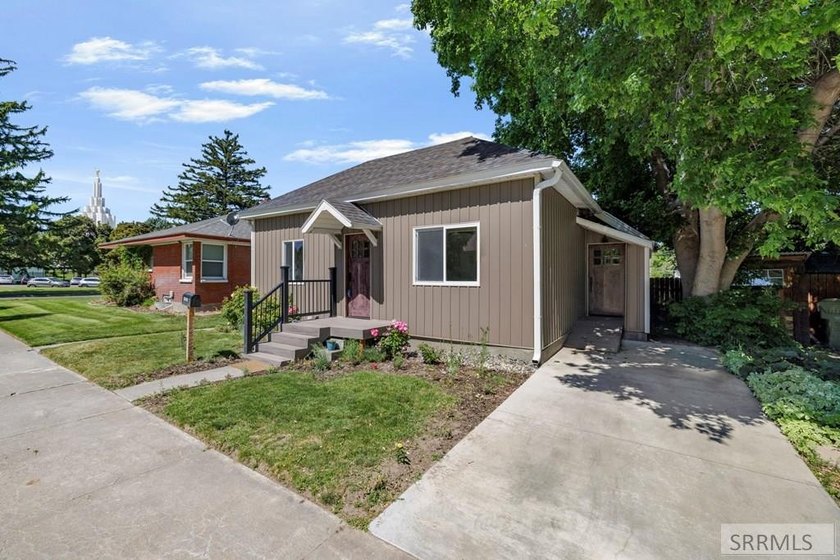 Downtown living done right! Nestled in the heart of Idaho Falls - photo 2