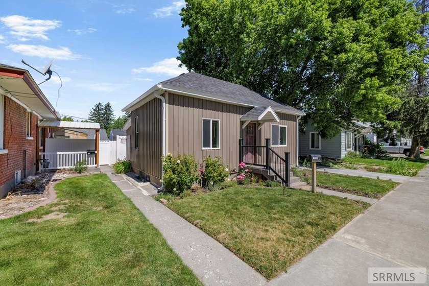 Downtown living done right! Nestled in the heart of Idaho Falls - photo 3