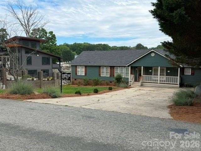 Welcome to your Lake Norman waterfront home! Drought resistant - photo 3