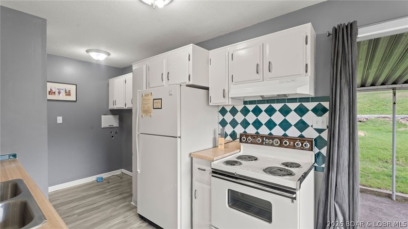Move-in ready lakeview cabin featuring 2 bedrooms, 1 bath, and - photo 3