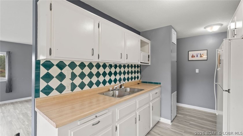 Move-in ready lakeview cabin featuring 2 bedrooms, 1 bath, and - photo 8