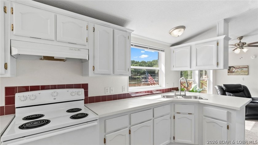 Experience the best of Lake of the Ozarks living in this - photo 6