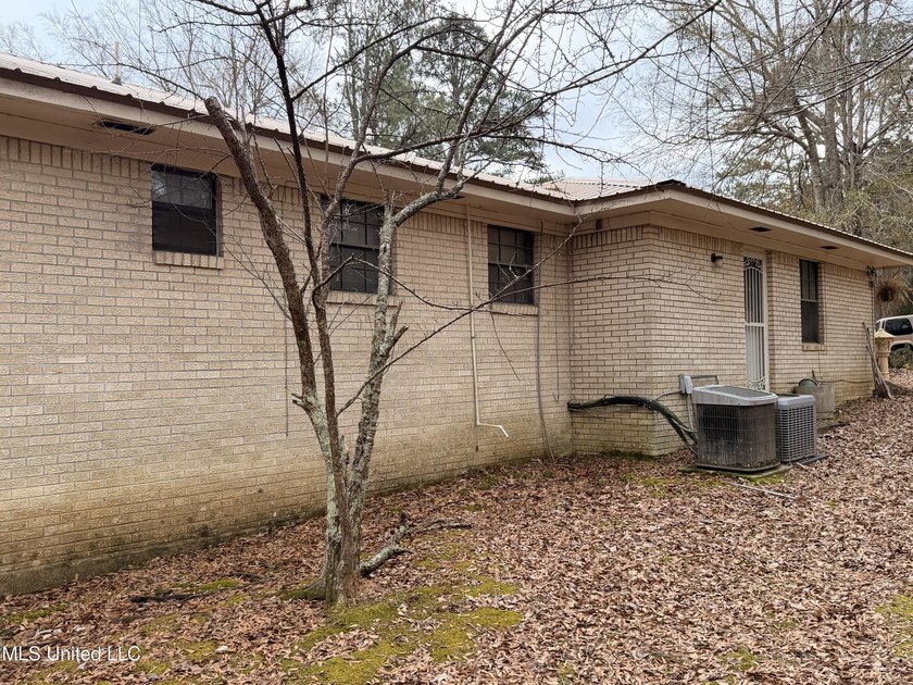 Charming single-family home situated on a beautiful country lot - photo 12