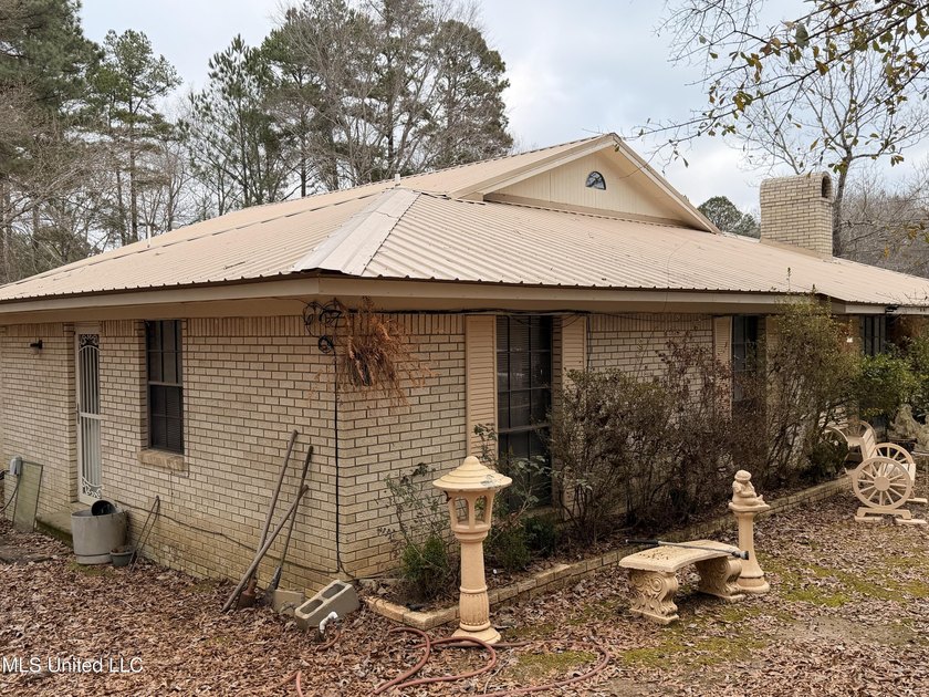 Charming single-family home situated on a beautiful country lot - photo 14