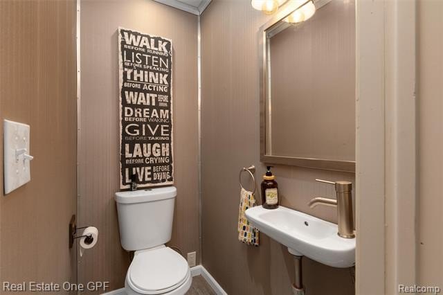 This rare, move-in-ready mid century ranch offers timeless charm - photo 18