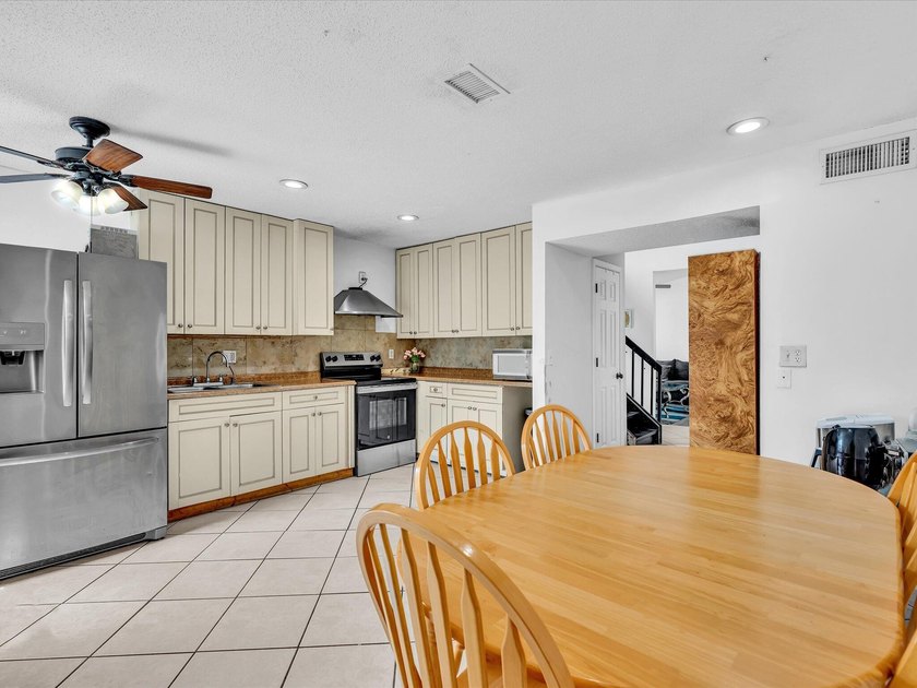 Welcome to this Beautiful 3-bedroom, 2.5-bath home tucked inside - photo 18