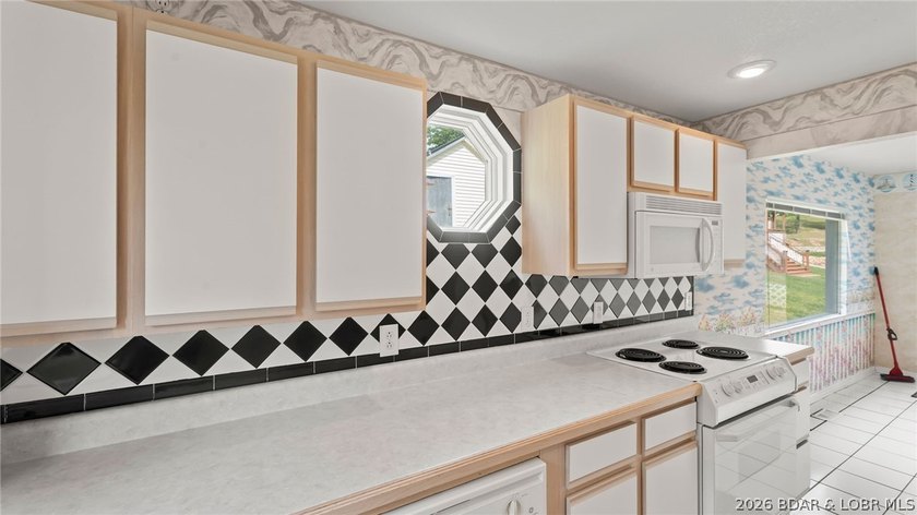 Move-in ready lakeview cabin offering 3 bedrooms, 2 baths, and - photo 10