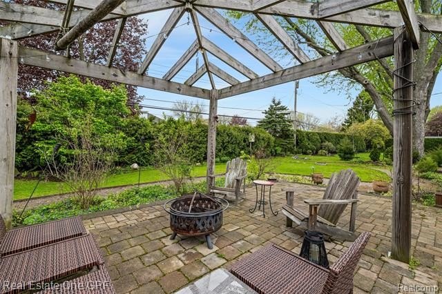 This rare, move-in-ready mid century ranch offers timeless charm - photo 32