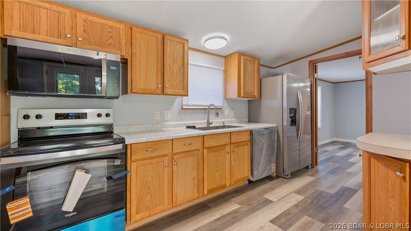 Completely refreshed and move-in ready, this beautifully - photo 5