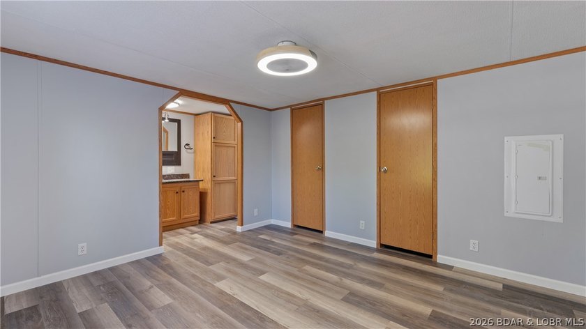 Completely refreshed and move-in ready, this beautifully - photo 8