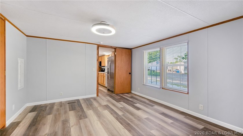 Completely refreshed and move-in ready, this beautifully - photo 9