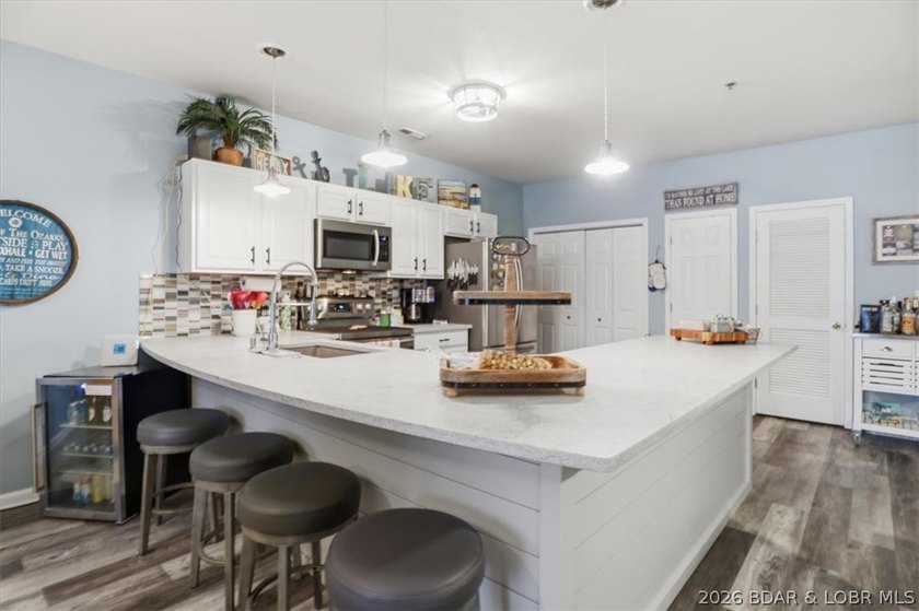 Cute, updated, and completely move-in ready-just bring your - photo 7